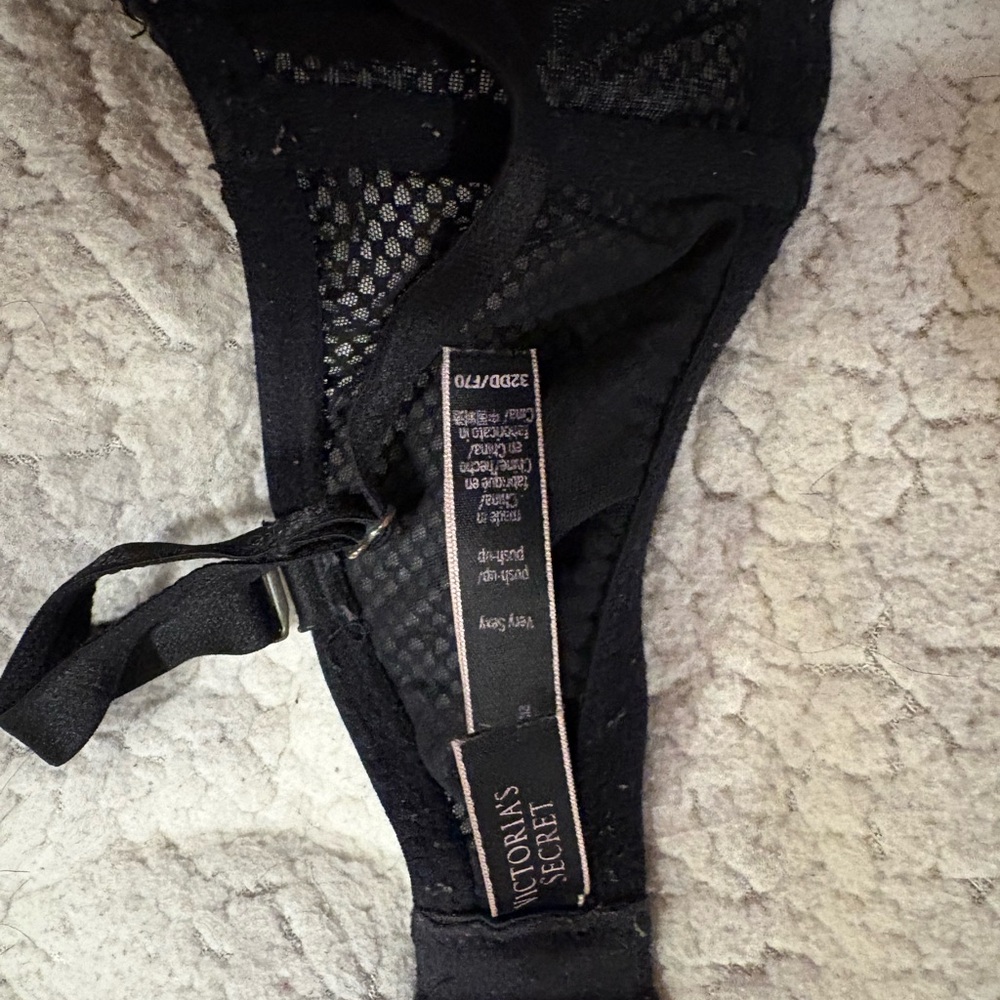 Victoria secret black lace bra with halter neck lace detailing - Picture 4 of 5
